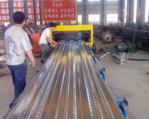 Roof Tile Floor Decking Iron Sheet Making Machine With 5.5 KW Servo Motor