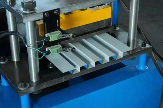 pm17122560-14_roller_stations_metal_roof_roll_forming_machine_3_phase_380v_for_roofing_cladding 14 Roller Stations Metal Roof Roll Forming Machine 3 Phase 380V For Roofing Cladding