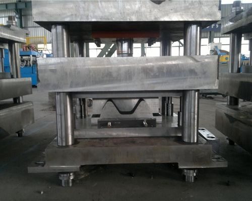 pm17186559-highway_guardrail_roll_forming_machine_high_yield_strength_galvanized_w_beam Highway Guardrail Roll Forming Machine High Yield Strength Galvanized W Beam