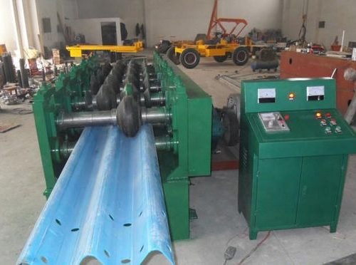 W Beam 5mm C Post Highway Guardrail Crash Barrier Roll Forming Machine