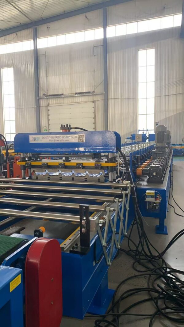 High-Speed Trapezoidal Roofing Sheet Roll Forming Machine with Pre-Cutting System