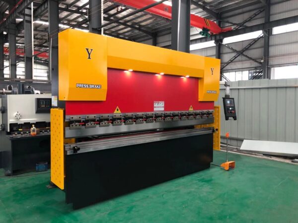 1.5mm 厚度x3.0mm 折弯机 (1) CNC Hydraulic Press Brake Machine Product Overview