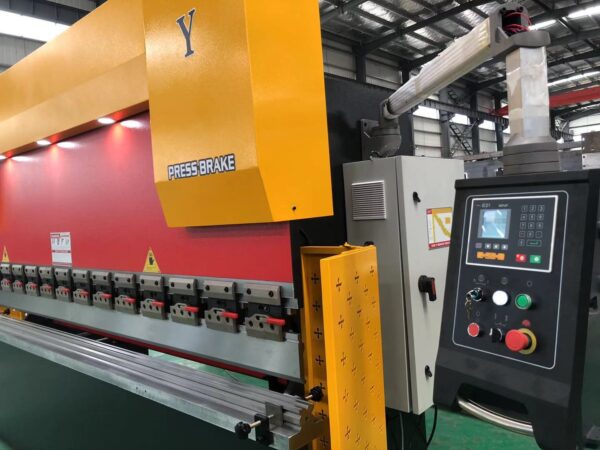 1.5mm 厚度x3.0mm 折弯机 (2) CNC Hydraulic Press Brake Machine Product Overview