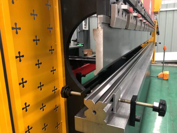 1.5mm 厚度x3.0mm 折弯机 (3) CNC Hydraulic Press Brake Machine Product Overview