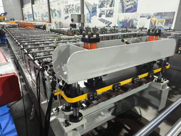 微信图片_20260623135054_13_41 840 Trapezoidal Roofing Sheet Roll Forming Machine | Automatic Metal Roof Panel Production Line