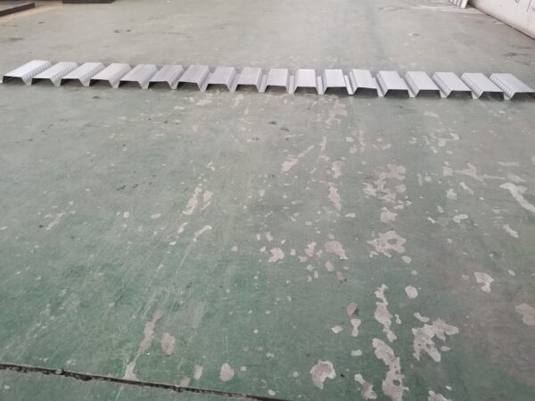 李展马来西亚楼承板 (20) Heavy-Duty Floor Deck Roll Forming Machine for High-Strength Steel Deck Production