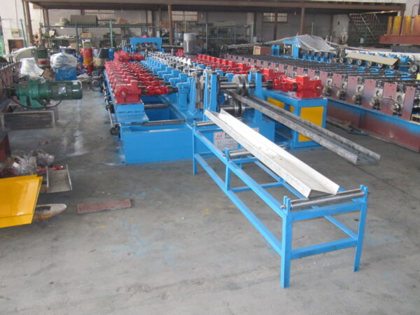 重型CZ型钢成型机 Automatic CZ Purlin Roll Forming Machine with Gearbox Transmission