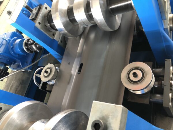 High-Speed Highway Guardrail Roll Forming Machine