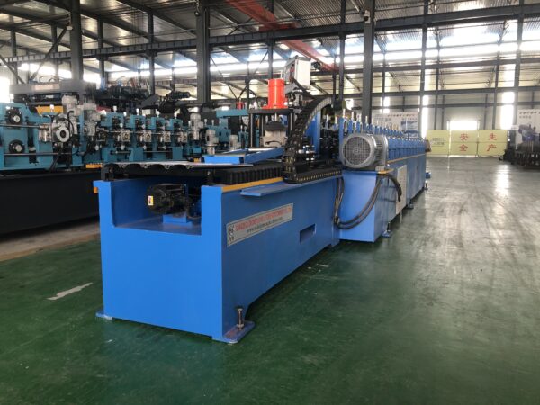 高配卷帘门 (2) High Precision Rolling Shutter Door Roll Forming Machine for Efficient Door Panel Production