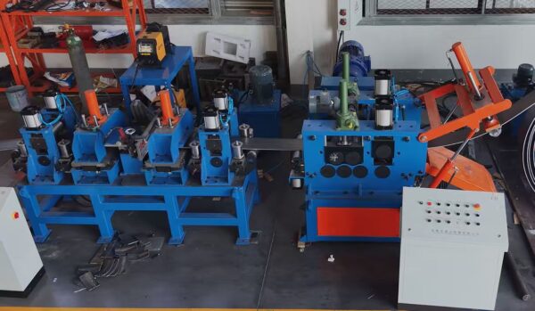 整平机 Five Moves, One Line: 8.0 mm Frame Rail Roll Forming